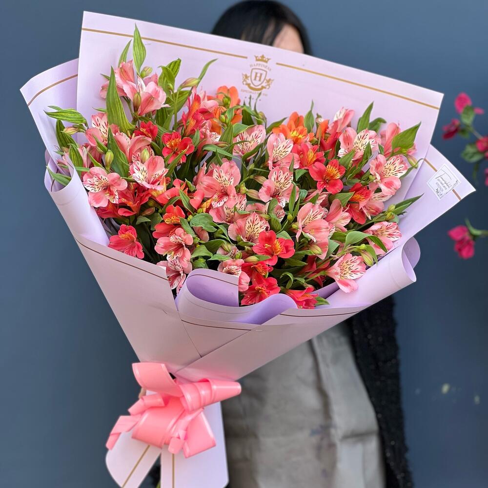 15 нежных альстромерией в стильном оформлении